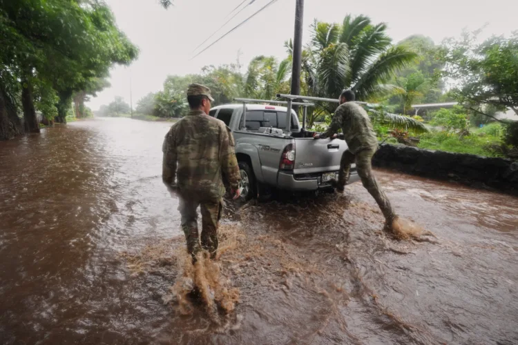 Hurricane Nolo skirts Hawaii but could still unleash powerful winds, flash flooding